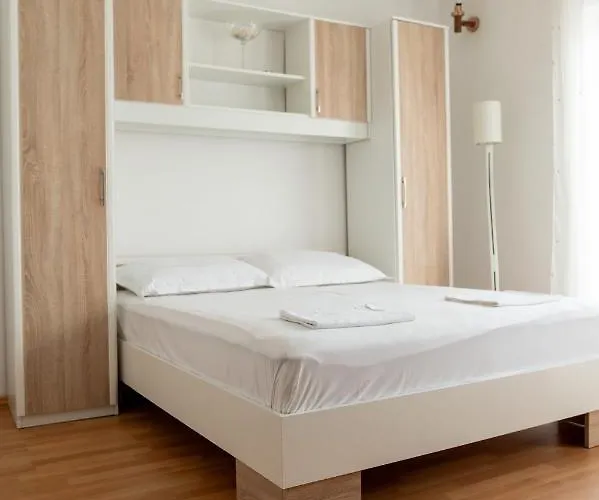 Apartment Fjaba - By The Sea - With The Big Terraces & Great Sea View