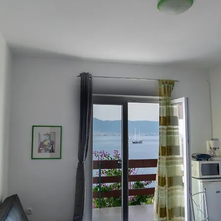 Apartment Fjaba - By The Sea - With The Big Terraces & Great Sea View