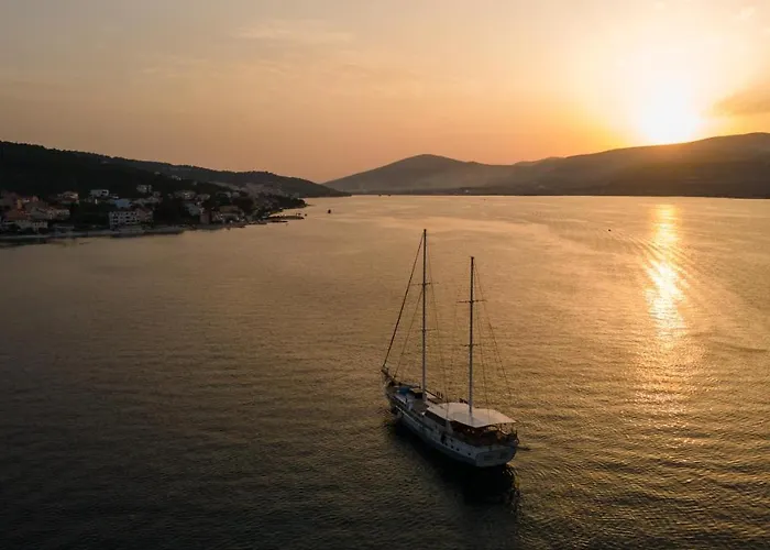 Fjaba - By The Sea - With The Big Terraces & Great Sea View *