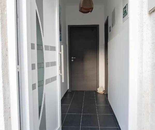 Fjaba - By The Sea - With The Big Terraces & Great Sea View Trogir