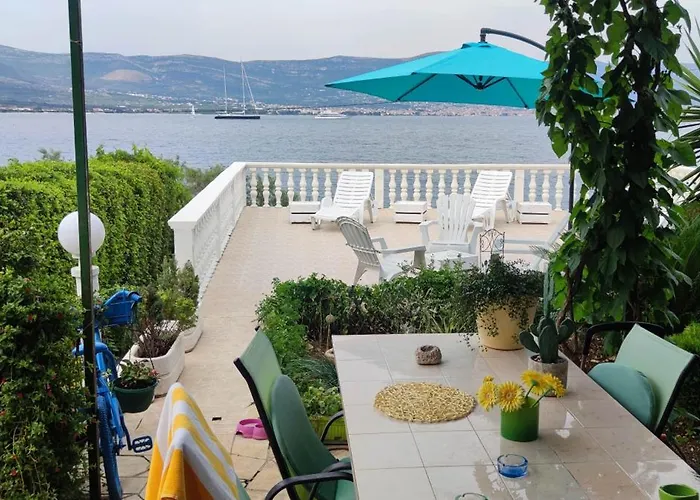 Fjaba - By The Sea - With The Big Terraces & Great Sea View Трогір